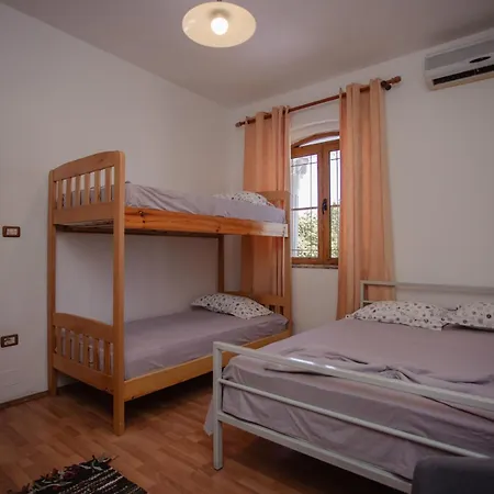 Shkodra Lake Auberge de jeunesse *