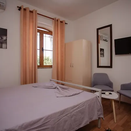 Shkodra Lake Hostel *