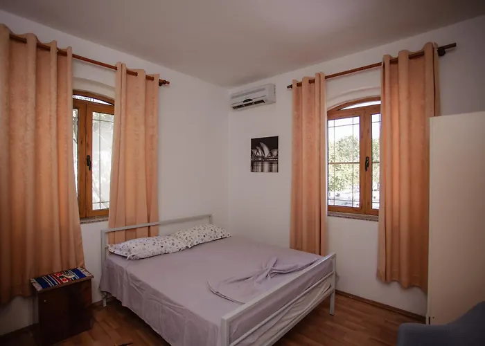 Shkodra Hotel Široka